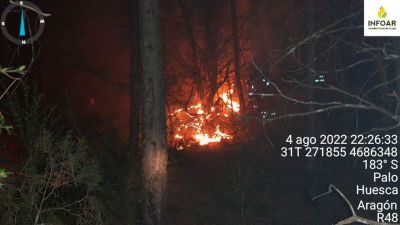 Incendio en La Fueva (Huesca), el jueves por la noche. / Gobierno de Aragón