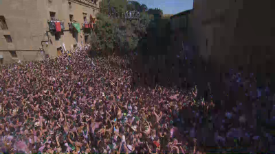 La Plaza de la Catedral de Huesca tras el lanzamiento del cohete anunciador de 2022.