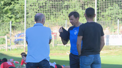 Cuco Ziganda hablando con Ángel Martín González durante el stage de pretemporada