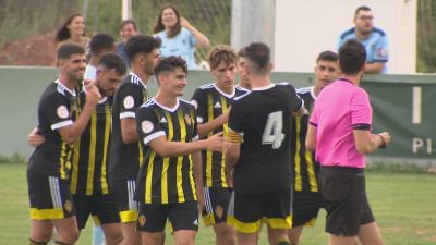 Deportivo Aragón celebrando el segundo gol al CD Brea