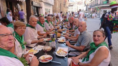 Almuerzos en las terrazas del Coso Alto de Huesca. / Roland Sesé