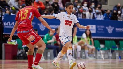 Andreza durante un encuentro con el Sala Zaragoza.