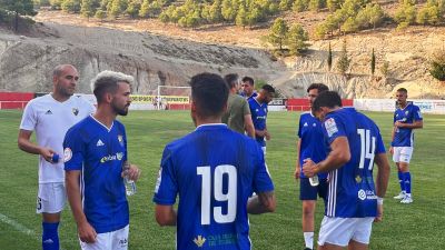 Jugadores del Teruel en la pausa de hidratación. Foto: CD Teruel