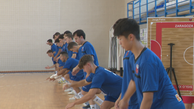La plantilla del AD Sala 10, durante una sesión de trabajo este verano.