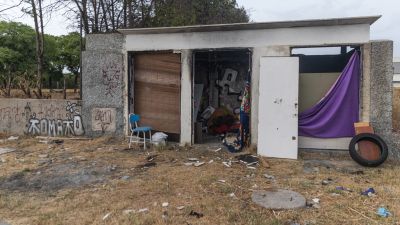 El transformador abandonado donde se localizaron los cadáveres. / EFE