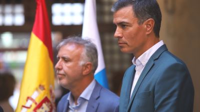 El presidente de Canarias, Ángel Víctor Torres, y el presidente del Gobierno, Pedro Sánchez. / EFE