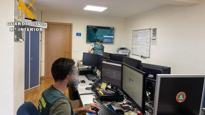 La Guardia Civil detiene a cinco personas e investiga a otras tres por estafa, blanqueo de capitales y pertenencia a grupo criminal. / Guardia Civil