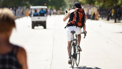 Un ciclista en un día de verano. / EP.