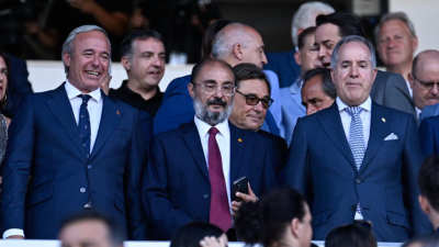 El presidente de Aragón, Javier Lambán, participa en los actos organizados por el Real Zaragoza con motivo del 40 aniversario del Estatuto de Autonomía. / Gobierno de Aragón.