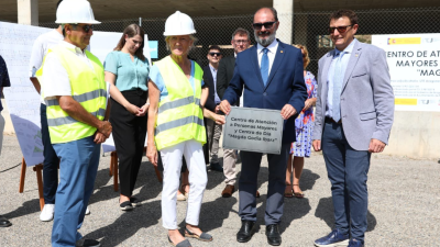 El presidente de Aragón, Javier Lambán, visita las obras en la residencia de Mequinenza. / Gobierno de Aragón.