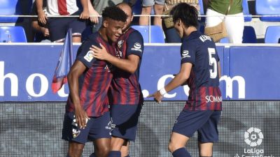 Kevin Carlos celebra el único tanto del encuentro.