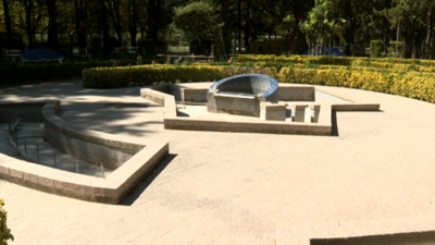 Una de las fuentes de agua de un parque de Huesca que ya no tienen agua.