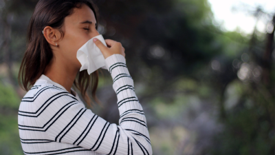 Si se siguiera el calendario sucesivo de virus, estos comenzarían en septiembre y octubre con el rinovirus, que provoca congestión nasal. / CANVA