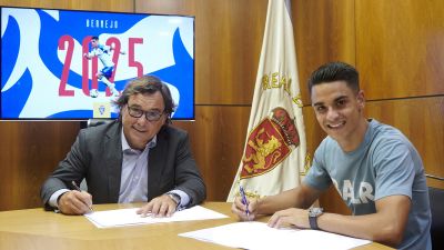 Sergio Bermejo seguirá siendo jugador del Real Zaragoza hasta 2025.