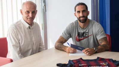 Marc Mateu posa junto a Ángel Martín González.