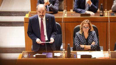 El Presidente de Aragón, Javier Lambán, durante la sesión plenaria en las Cortes. / Cortes de Aragón