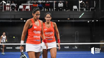 Las hermanas Alayeto durante el partido