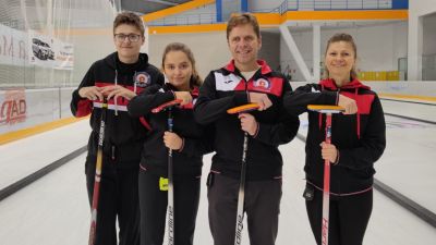 Aleksei Palacín, Aurora Tesa, Óscar Tesa y Olga Khromchenkova del Club Hielo Jaca