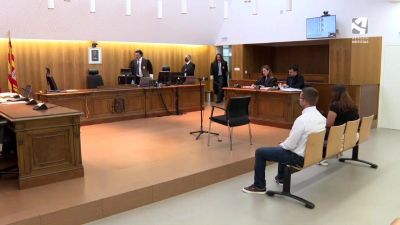 Imagen de los acusados al inicio de la sesión en la Audiencia Provincial de Huesca.