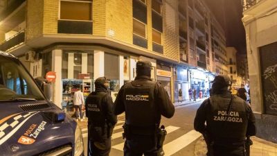 Imagen de archivo de efectivos de la Policía Nacional y Local. / Ayuntamiento de Zaragoza