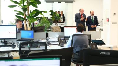 Javier Lambán, durante su visita al Grupo Jorge, la empresa cárnica más importante de España. / Gobierno de Aragón