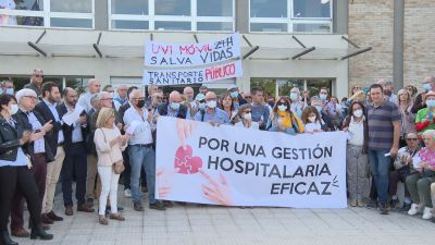 Imagen de la concentración en el Hospital de Barbastro este miércoles.
