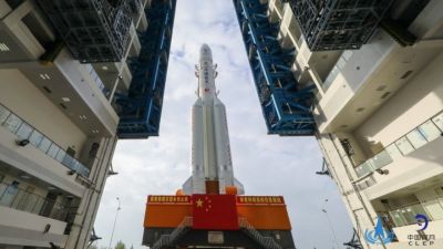 Uno de los cohetes del proyecto 'Larga Marcha' de China, al que pertenecen los restos que han impactado hoy en la Tierra. / Europa Press
