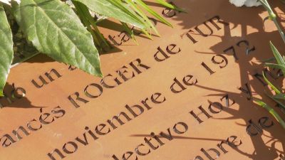 La placa que recuerda a Roger de Tur, colocada este lunes en la calle de La Salle.