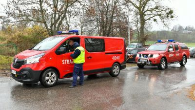 La Policía polaca inspecciona Przewodow, donde se estrelló el misil que mató a dos personas. / EFE.