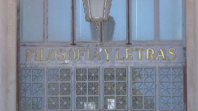 Fachada de la facultad de Filosofía y Letras de la Universidad de Zaragoza.