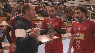 Nolasco da órdenes durante el partido. Foto: Aragón Deporte.