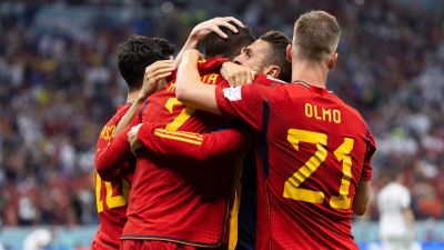 Varios jugadores de la selección española celebran el gol de Morata.
