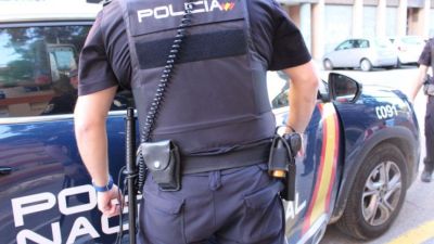 Imagen de archivo de un agente de la Policía Nacional. / EFE.