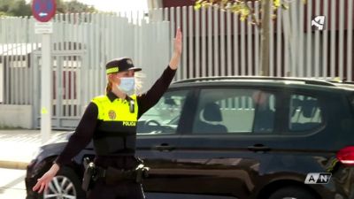 Imagen de archivo de una agente de la Policía Local de Zaragoza.