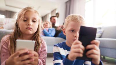El 94,8% de los adolescentes aragoneses dispone de un 'smartphone'./ CANVA