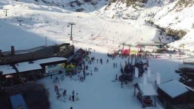 Esquiadores en la estación de esquí Aramón Formigal-Panticosa.