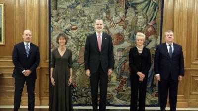 El Rey junto a los nuevos magistrados del Tribunal Constitucional. / CASA DE S.M. EL REY