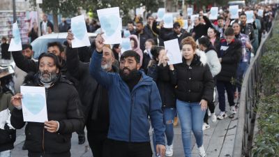 Manifestación convocada por la Sociedad Gitana Española en Madrid por el caso de la desaparición de dos primos, menores de edad, el pasado 10 de diciembre. El cadáver de uno de ellos fue hallado en un vertedero de Toledo, donde se sigue buscando a Ángel. EFE/ Mariscal.