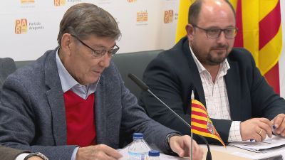 El presidente del PAR, Arturo Aliaga (izq), junto al diputado en la DPT, Alberto Izquierdo (dcha, en una imagen de archivo.