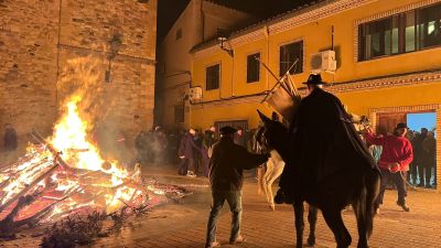 La hoguera de Estercuel, este sábado por la tarde.