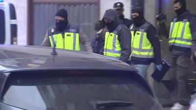 El hombre ha sido detenido en plena calle.