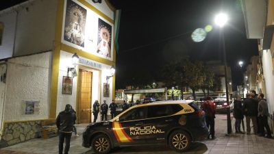 Exteriores de la Parroquia de San Isidro, en la que ha sido apuñalado al sacerdote Antonio Rodríguez, que ha resultado herido de gravedad y está ingresado en el hospital Punta de Europa en estado estable./ EFE/A.Carrasco Ragel.