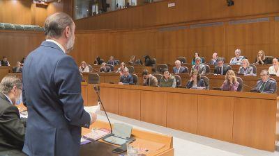 Javier Lambán durante su comparecencia este viernes en el pleno de las Cortes de Aragón.