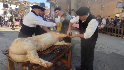 Celebración de la 'Festa del Tossino' en Albelda.