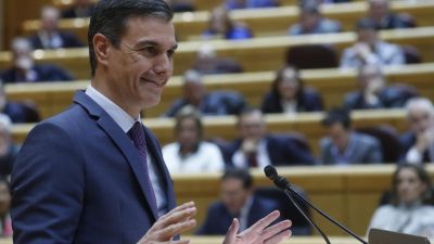 El presidente del Gobierno, Pedro Sánchez, interviene en el pleno del Senado, este martes en Madrid. EFE/ Zipi.