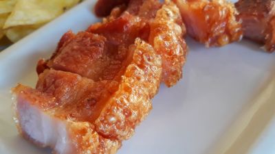 Zaragoza ha acogido una de las semifinales del concurso El Mejor Torrezno del Mundo 2023. / Canva