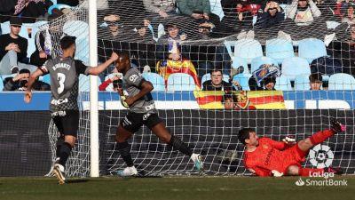 Sylla celebra el primer gol del Alavés en La Romareda este sábado.