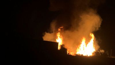 Incendio en una empresa de palets en Monzalbaraba (Zaragoza). / Silvia Romeo