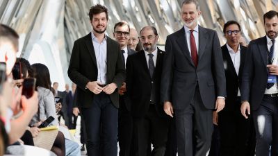 El Rey, a su llegada al Pabellón Puente para inaugurar el Mobility City. / Gobierno de Aragón