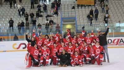 Celebración del Club Hielo Jaca femenino.